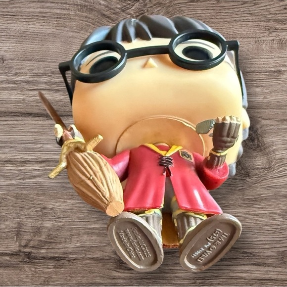 HARRY POTTER Pop! Quidditch Harry - Picture 6 of 6